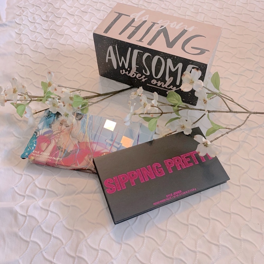 ⭐️NEW⭐️Kylie Cosmetics Sipping Pretty eyeshadow palette - Picture 2 of 9